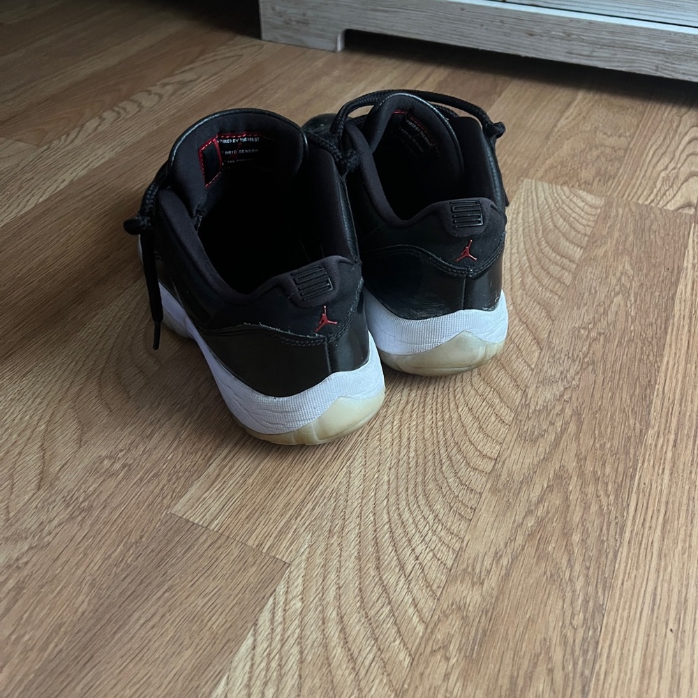Jordan 11 Low - Picture 2 of 5